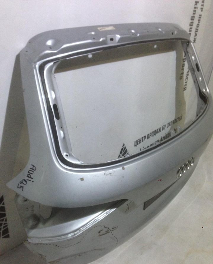 Крышка багажника Audi Q5 (09-17) oem 8R0827023C (скл-3) Крышка багажника Audi Q5 (09-17) oem 8R0827023C (скл-3)