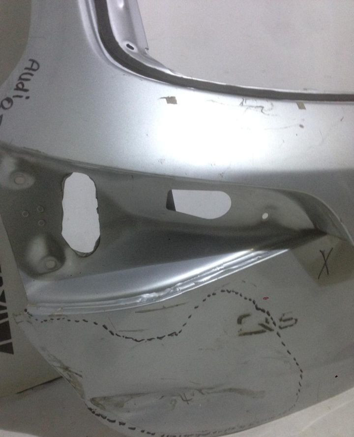 Крышка багажника Audi Q5 (09-17) oem 8R0827023C (скл-3) Крышка багажника Audi Q5 (09-17) oem 8R0827023C (скл-3)