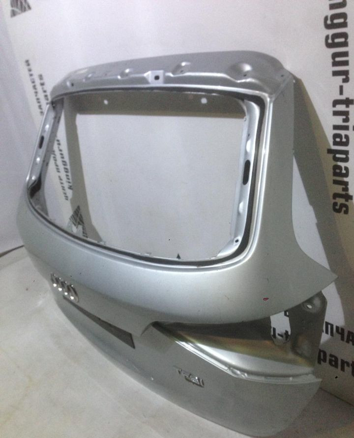 Крышка багажника Audi Q5 (09-17) oem 8R0827023C (скл-3) Крышка багажника Audi Q5 (09-17) oem 8R0827023C (скл-3)