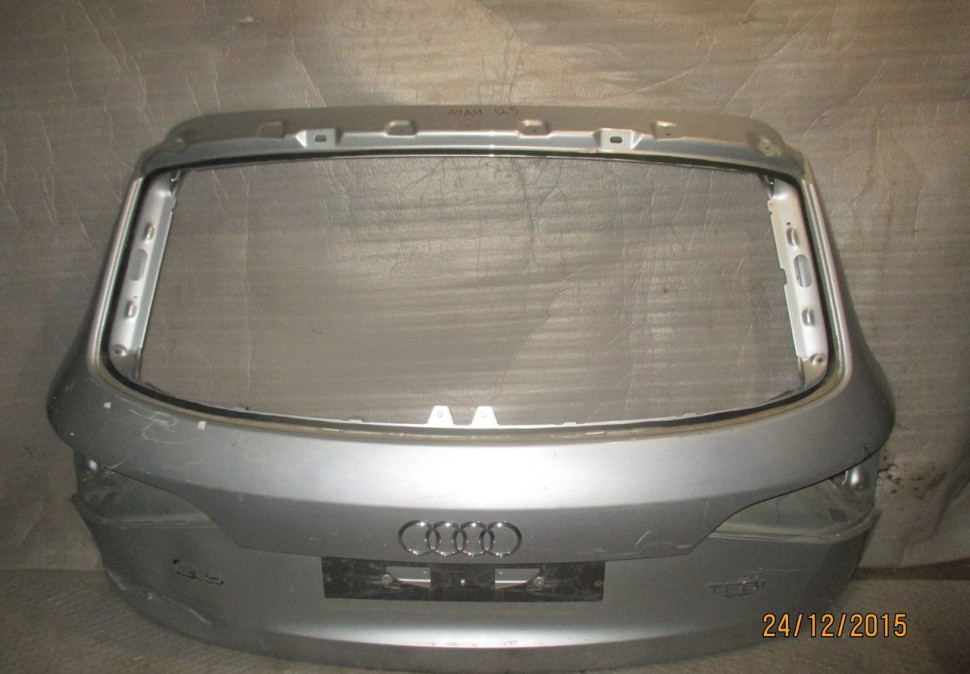 Крышка багажника Audi Q5 (09-17) oem 8R0827023C (скл-3) Крышка багажника Audi Q5 (09-17) oem 8R0827023C (скл-3)