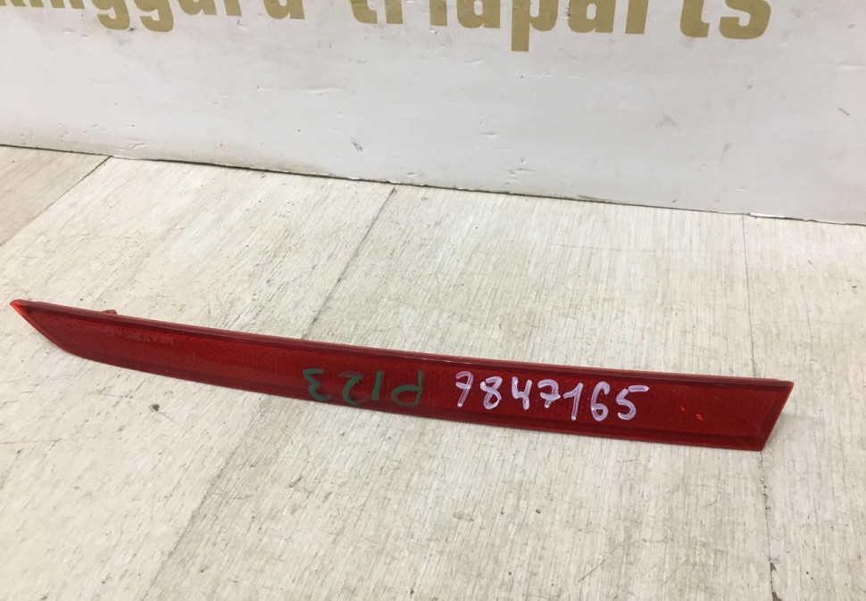 Катафот заднего бампера левый BMW 3 F30 M-Pack OEM 63147847165 Катафот заднего бампера левый BMW 3 F30 M-Pack OEM 63147847165