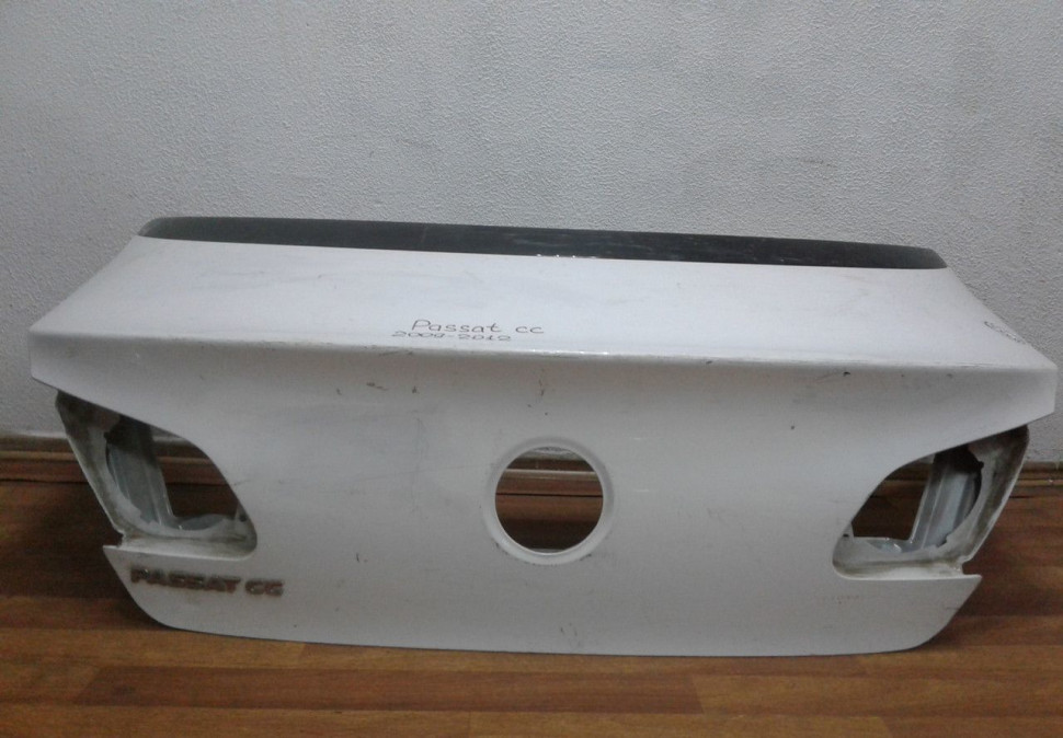 Крышка багажника Volkswagen Passat CC до рест (мал. вмятина)