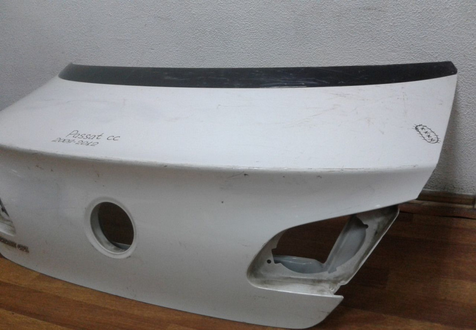 Крышка багажника Volkswagen Passat CC до рест (мал. вмятина)