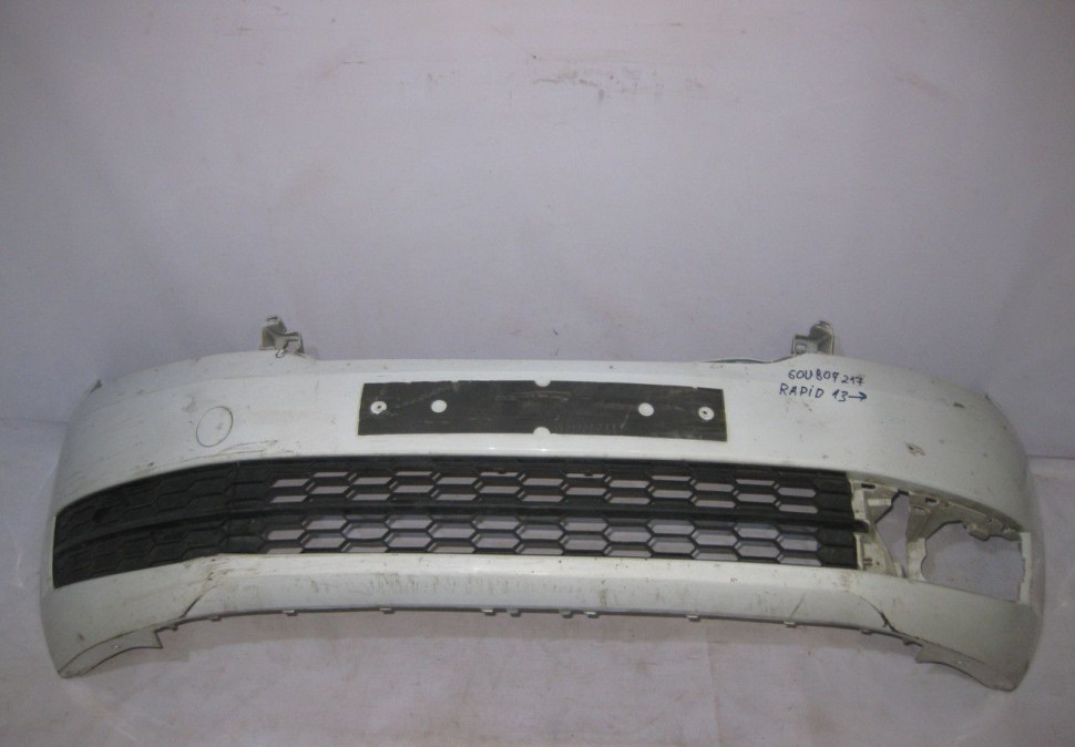 Бампер передний Skoda Rapid OEM 60U807217 (дефект) (скл-3) Бампер передний Skoda Rapid OEM 60U807217 (дефект) (скл-3)