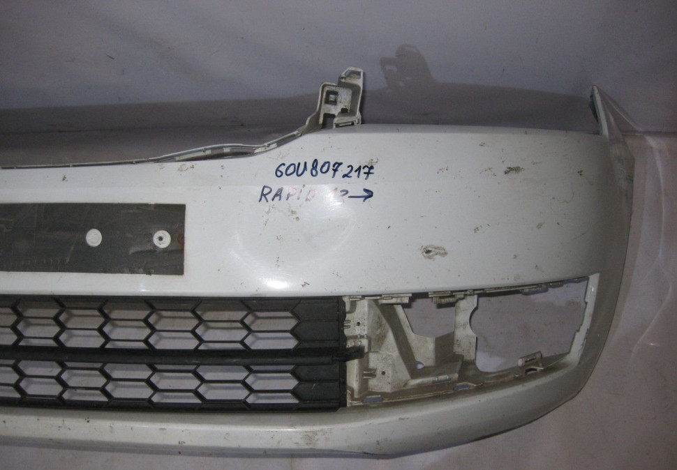 Бампер передний Skoda Rapid OEM 60U807217 (дефект) (скл-3)