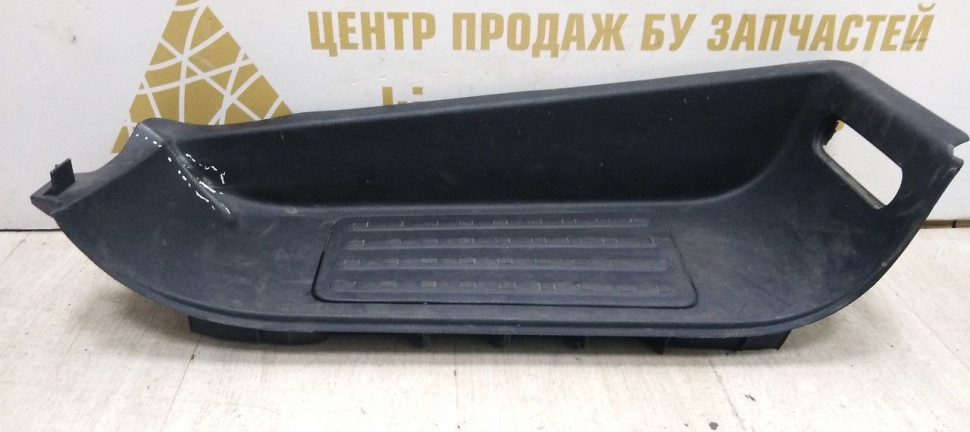 Накладка ступеньки Volkswagen Transporter T6 2015> oem 7E5863736K (скл-3)