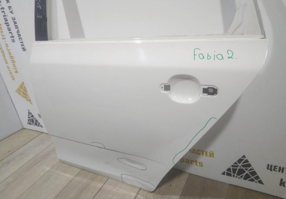 Дверь задняя левая бу Skoda Fabia 2 универсал OEM 5J9833051 Дверь задняя левая бу Skoda Fabia 2 универсал OEM 5J9833051