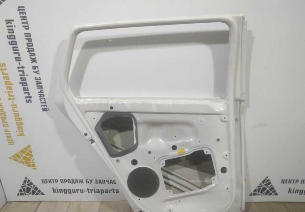 Дверь задняя левая бу Skoda Fabia 2 универсал OEM 5J9833051 Дверь задняя левая бу Skoda Fabia 2 универсал OEM 5J9833051