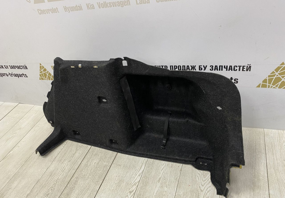 Обивка багажника правая Skoda Octavia A7 OEM 5EU867428