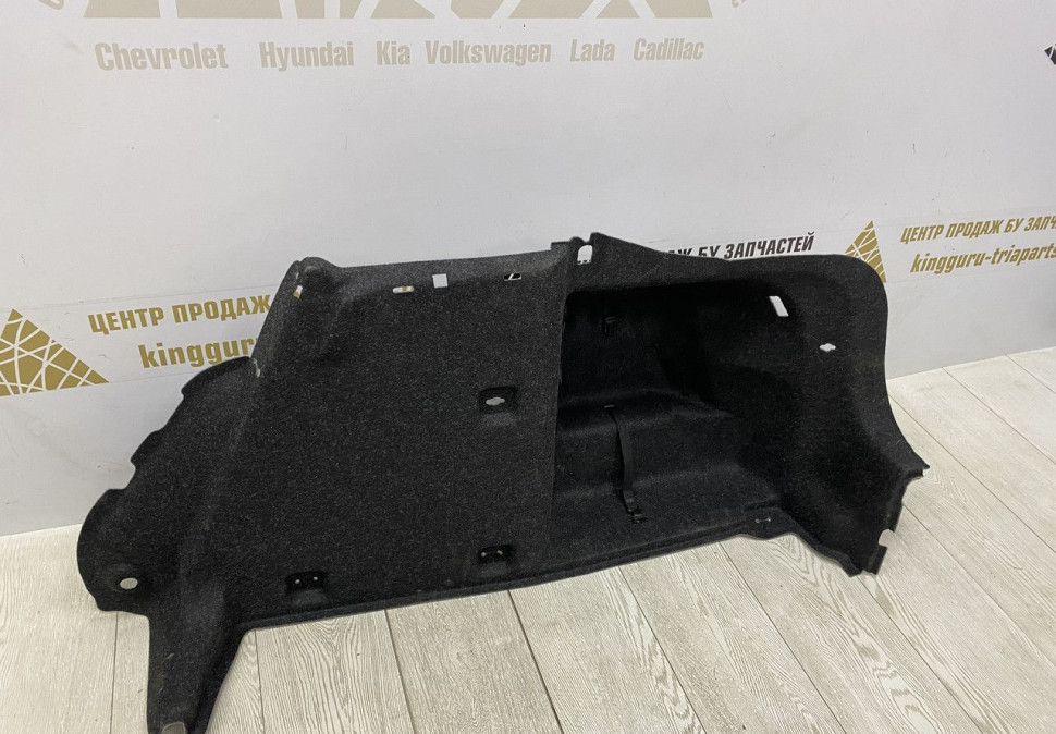 Обивка багажника правая Skoda Octavia A7 OEM 5EU867428 Обивка багажника правая Skoda Octavia A7 OEM 5EU867428