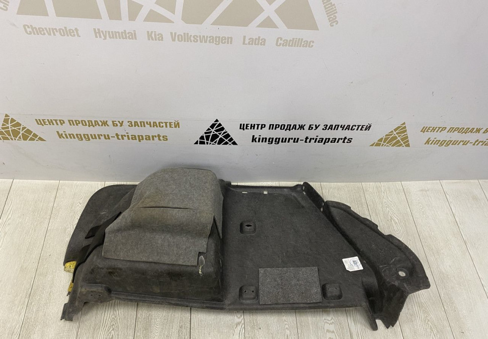 Обивка багажника правая Skoda Octavia A7 OEM 5EU867428 Обивка багажника правая Skoda Octavia A7 OEM 5EU867428
