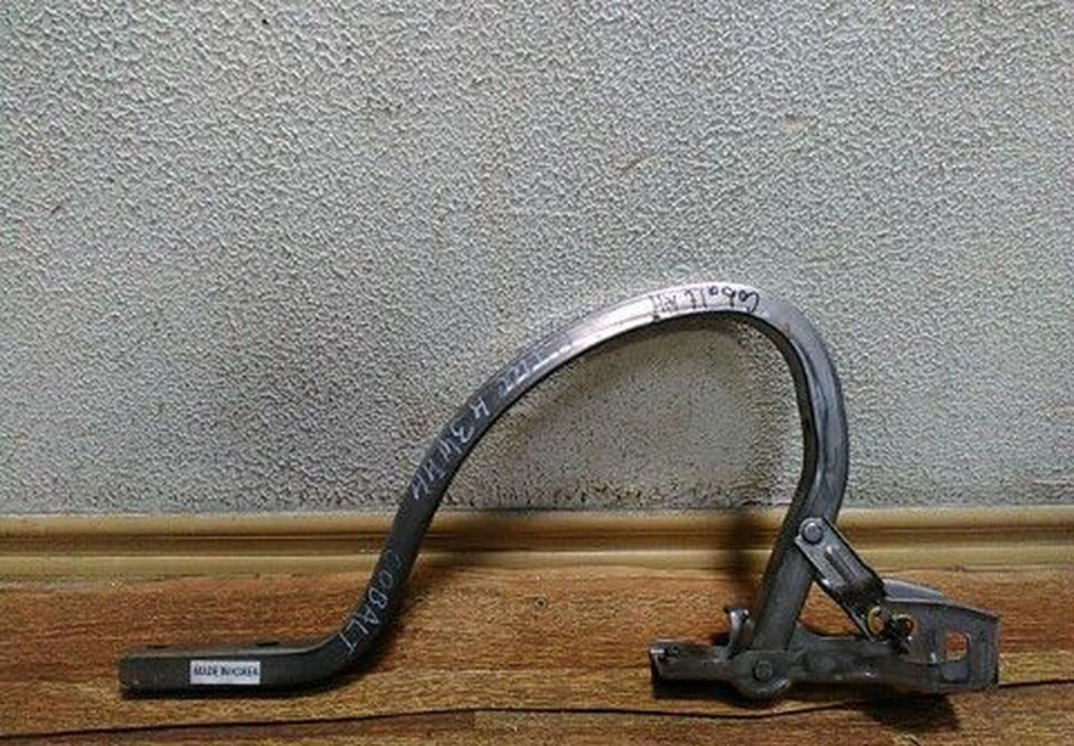 Петля крышки багажника правая Chevrolet Cobalt