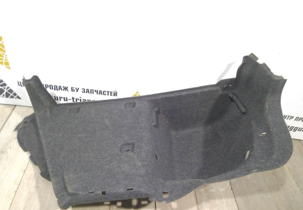 Обивка багажника левая бу Skoda Octavia A7 OEM 5E5867427J