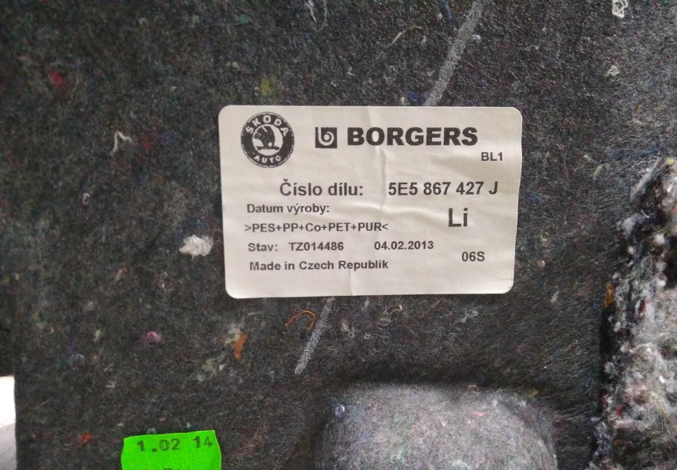 Обивка багажника левая бу Skoda Octavia A7 OEM 5E5867427J Обивка багажника левая бу Skoda Octavia A7 OEM 5E5867427J