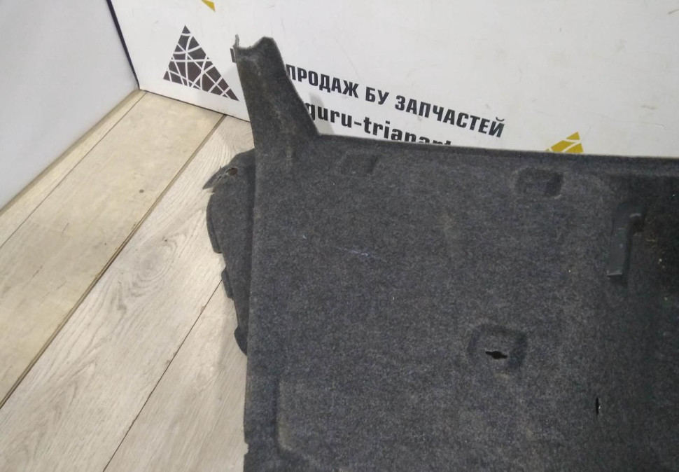 Обивка багажника левая бу Skoda Octavia A7 OEM 5E5867427J Обивка багажника левая бу Skoda Octavia A7 OEM 5E5867427J