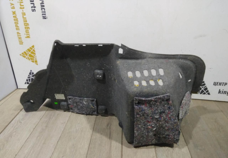 Обивка багажника левая бу Skoda Octavia A7 OEM 5E5867427J Обивка багажника левая бу Skoda Octavia A7 OEM 5E5867427J