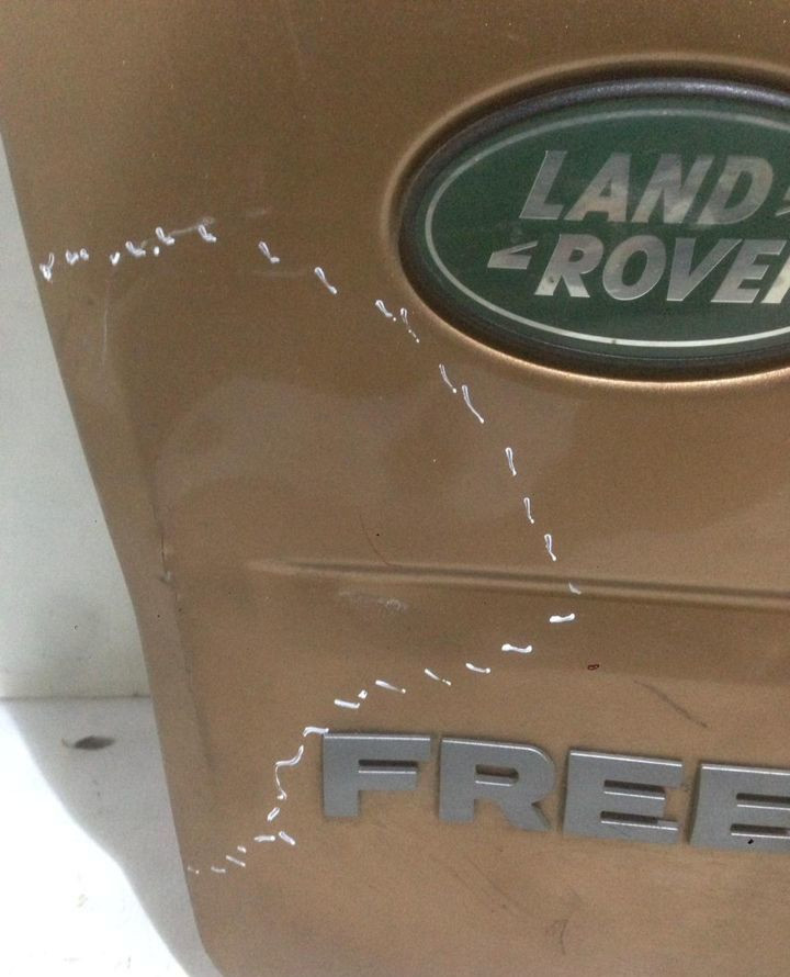 Крышка багажника Land Rover Freelander 2 вмятина (06>) oem LR005853 (Скл-3) Крышка багажника Land Rover Freelander 2 вмятина (06>) oem LR005853 (Скл-3)