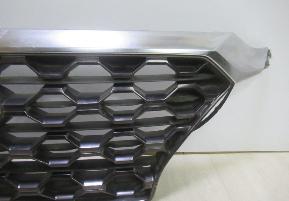 Решетка радиатора Hyundai Santa Fe 4 oem 86366s1110 (сломаны части хрома,трещина)