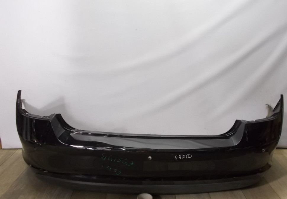 Бампер задний бу Skoda Rapid OEM 60U807421B