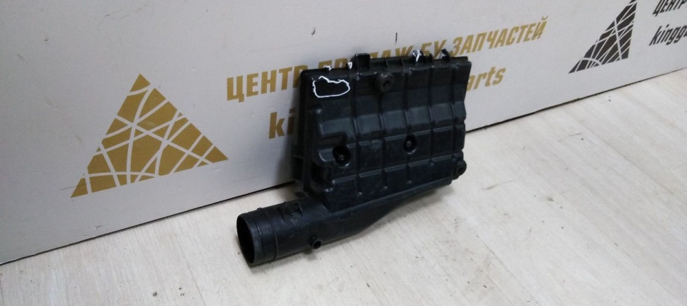 Корпус воздушного фильтра бу Skoda Rapid / Volkswagen Golf 7 OEM 04E129611G