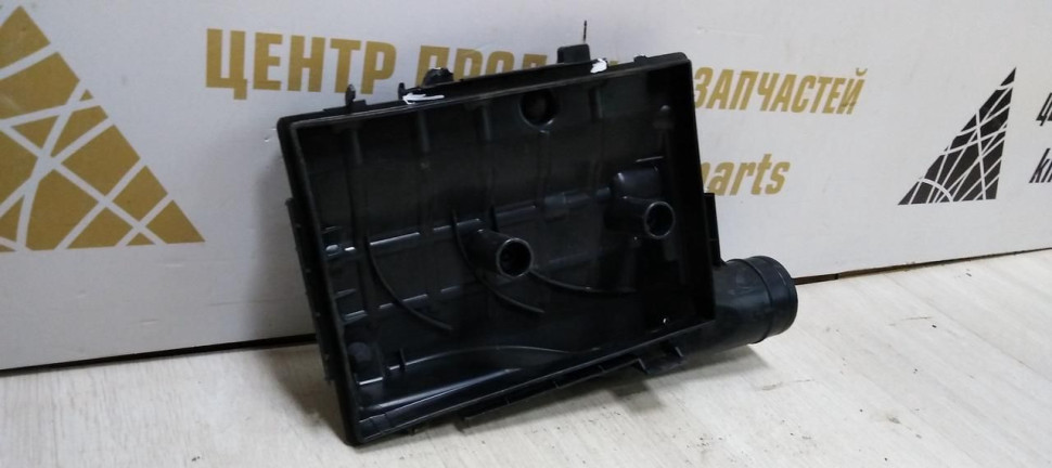 Корпус воздушного фильтра бу Skoda Rapid / Volkswagen Golf 7 OEM 04E129611G