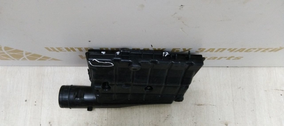 Корпус воздушного фильтра бу Skoda Rapid / Volkswagen Golf 7 OEM 04E129611G Корпус воздушного фильтра бу Skoda Rapid / Volkswagen Golf 7 OEM 04E129611G