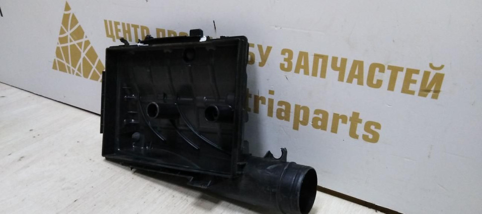 Корпус воздушного фильтра бу Skoda Rapid / Volkswagen Golf 7 OEM 04E129611G Корпус воздушного фильтра бу Skoda Rapid / Volkswagen Golf 7 OEM 04E129611G