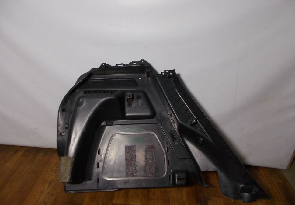 Обивка багажника правая бу Skoda Fabia 2 OEM 5J6867430 Обивка багажника правая бу Skoda Fabia 2 OEM 5J6867430