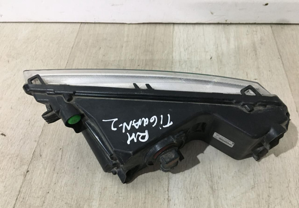 Противотуманная фара правая Volkswagen Tiguan 2 2017> oem 5NA941700B Противотуманная фара правая Volkswagen Tiguan 2 2017> oem 5NA941700B