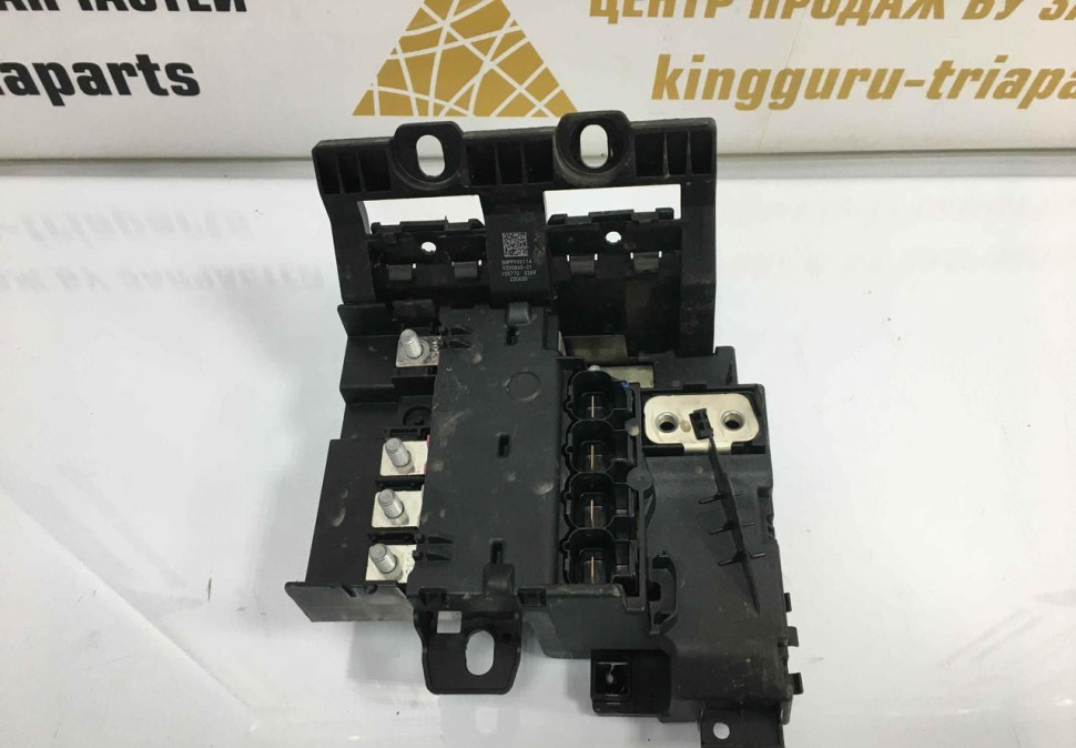 Распределитель тока B+ задний BMW 7 G11 рестайлинг OEM 61149390865