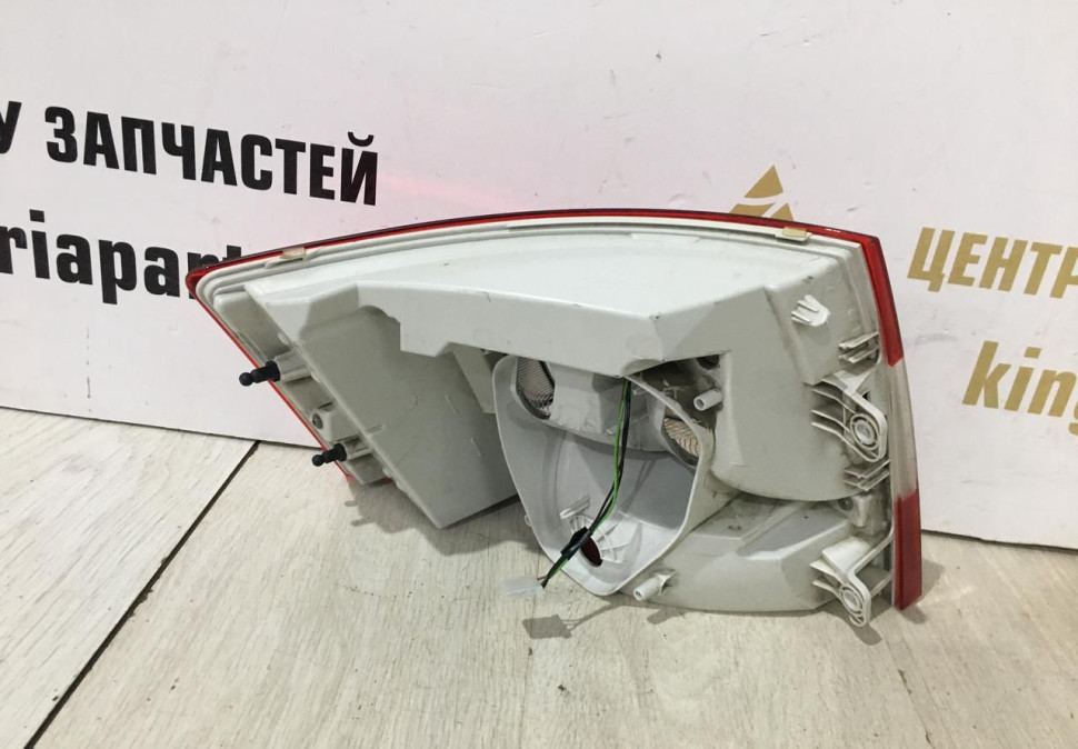 Фонарь диодный правый Skoda Octavia A7 OEM 5E5945096A