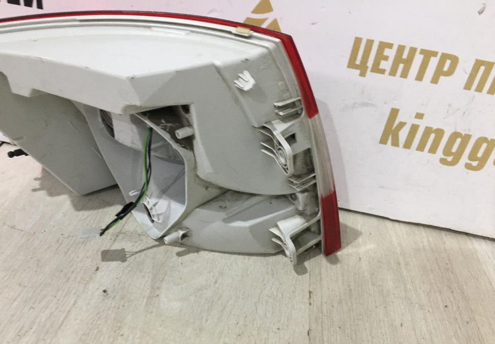 Фонарь диодный правый Skoda Octavia A7 OEM 5E5945096A