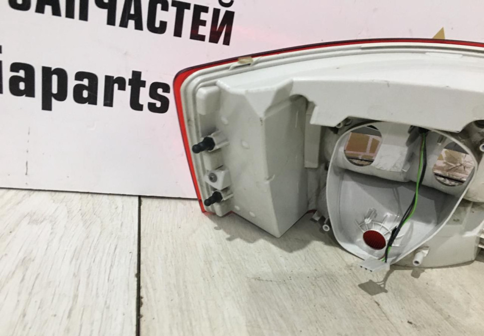 Фонарь диодный правый Skoda Octavia A7 OEM 5E5945096A