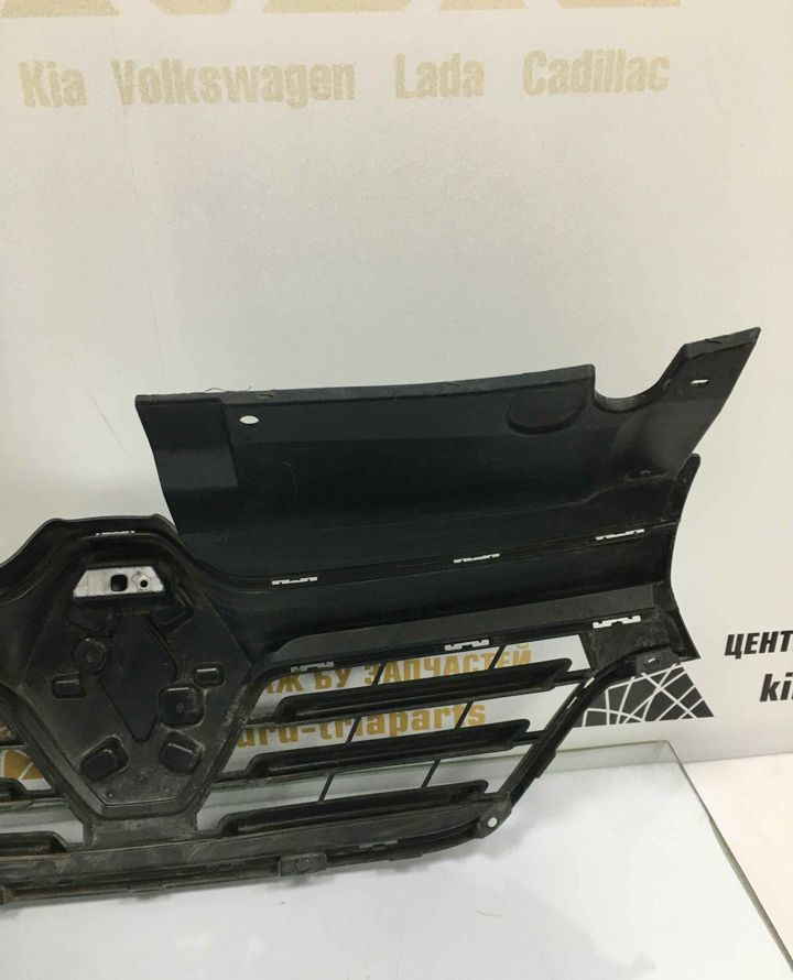 Решетка радиатора Renault Logan 2 рестайлинг OEM 623105887R