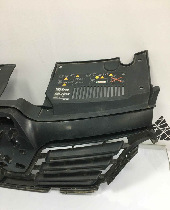 Решетка радиатора Renault Logan 2 рестайлинг OEM 623105887R Решетка радиатора Renault Logan 2 рестайлинг OEM 623105887R