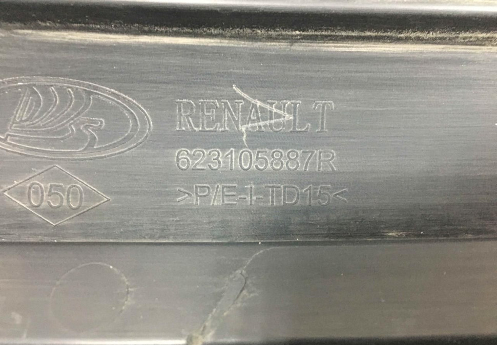 Решетка радиатора Renault Logan 2 рестайлинг OEM 623105887R Решетка радиатора Renault Logan 2 рестайлинг OEM 623105887R