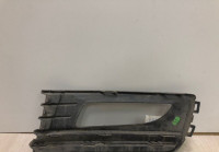 Накладка рамка ПТФ правая Volkswagen Polo рест oem 6RU853666F