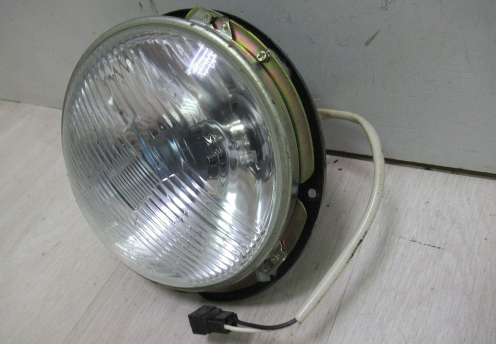 Фара передняя Lada Niva (21x21) oem 21213371101000 (скл-3) Фара передняя Lada Niva (21x21) oem 21213371101000 (скл-3)