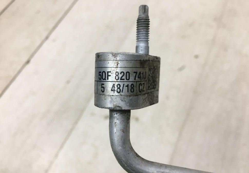 Трубка кондиционера Skoda Octavia A7 OEM 5QF820741J Трубка кондиционера Skoda Octavia A7 OEM 5QF820741J
