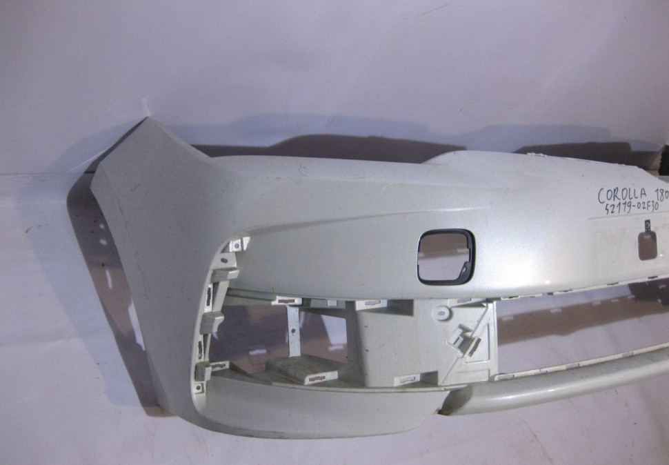 Бампер передний Toyota Corolla E180 oem 5211902F30 (трещина) (скл-3)