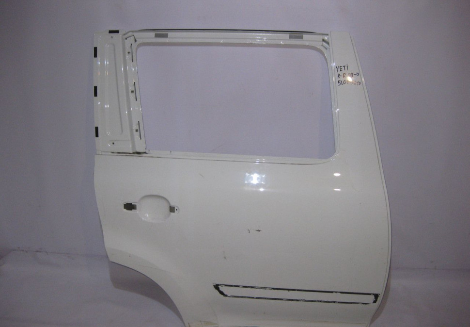 Дверь задняя правая Skoda Yeti (09>) oem 5L0833610 (Вмятина) (скл-3)