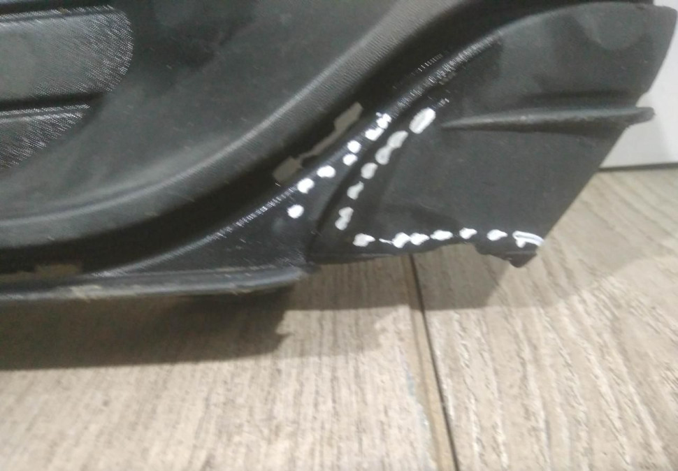 Решетка противотуманной фары правая бу Renault Logan 2 OEM 263316043R Решетка противотуманной фары правая бу Renault Logan 2 OEM 263316043R