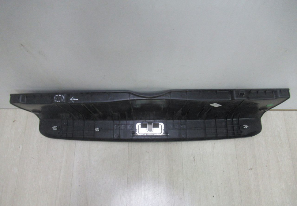 Обшивка задней панели Hyundai Equus 2 oem 857713n000 Обшивка задней панели Hyundai Equus 2 oem 857713n000