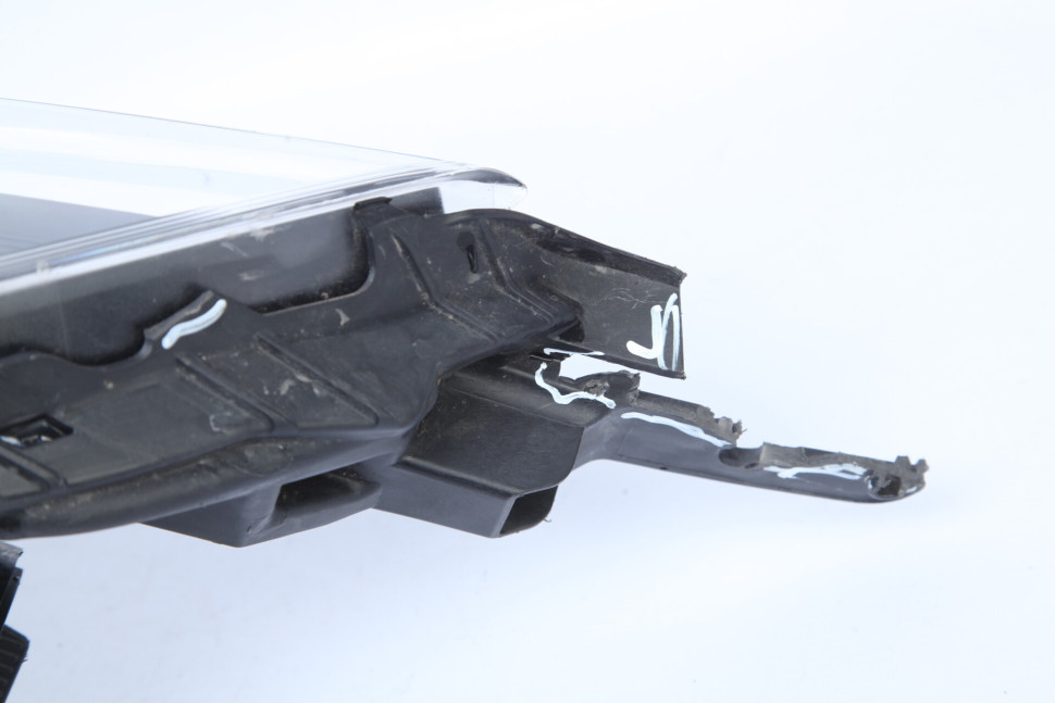 Фара левая Kia Rio 4 рестайл oem 921014x501 (слом. часть корпуса, 1 крепл.)