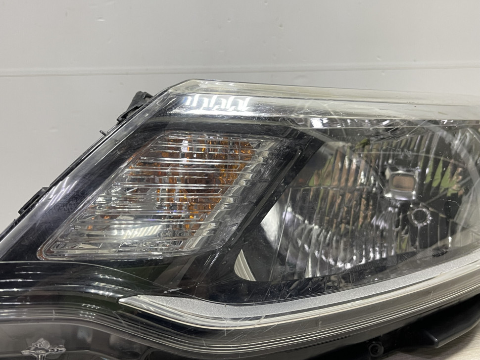 Фара левая Kia Rio 4 рестайл oem 921014x501 (слом. часть корпуса, 1 крепл.)
