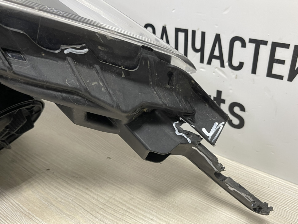 Фара левая Kia Rio 4 рестайл oem 921014x501 (слом. часть корпуса, 1 крепл.)