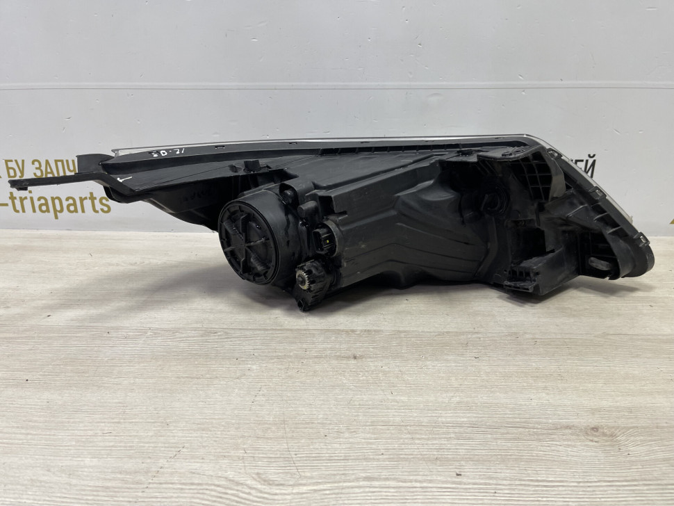 Фара левая Kia Rio 4 рестайл oem 921014x501 (слом. часть корпуса, 1 крепл.)