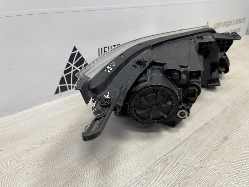 Фара левая Kia Rio 4 рестайл oem 921014x501 (слом. часть корпуса, 1 крепл.)