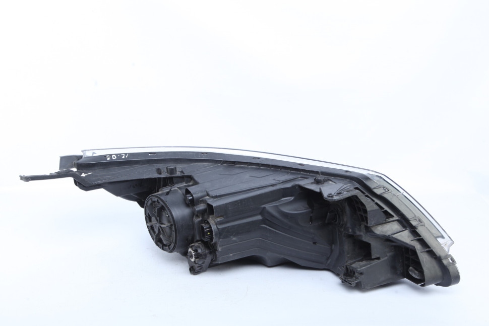 Фара левая Kia Rio 4 рестайл oem 921014x501 (слом. часть корпуса, 1 крепл.)
