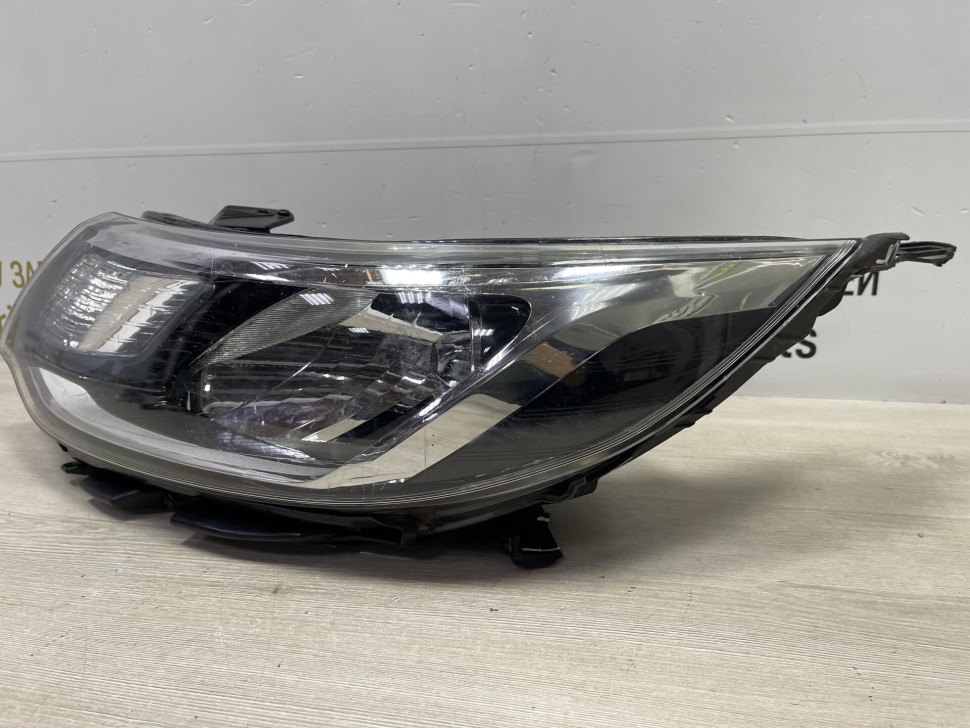 Фара левая Kia Rio 4 рестайл oem 921014x501 (слом. часть корпуса, 1 крепл.)